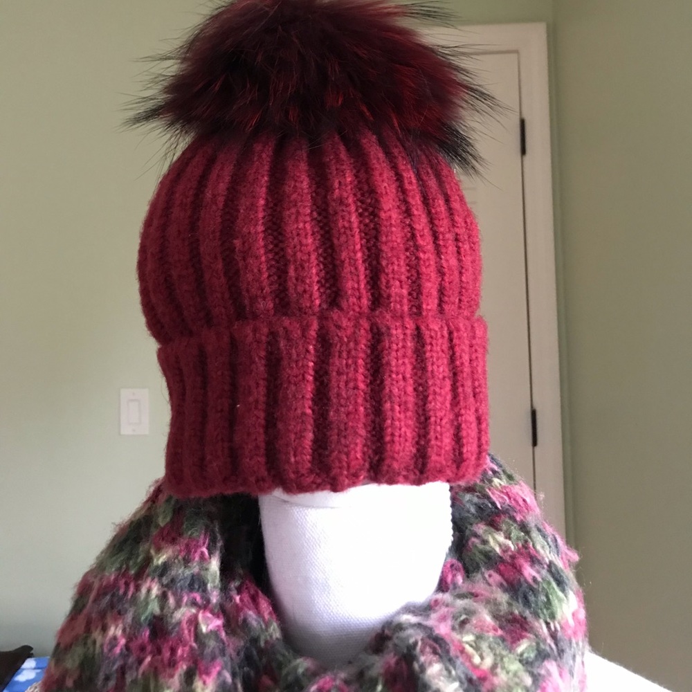 Just in time for winter! Hat with removable pompon